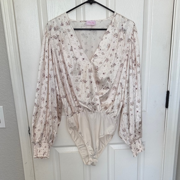 Pink Lily NWOT Silk Floral V-neck Long Sleeve Bodysuit - Picture 1 of 8